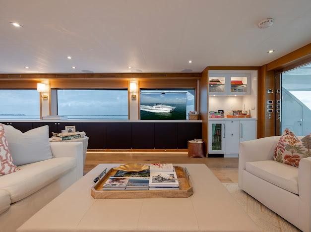 2015 Hatteras 102 