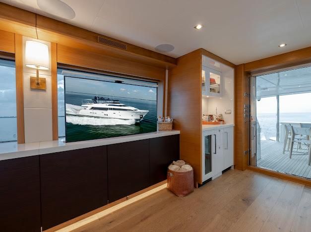 2015 Hatteras 102 