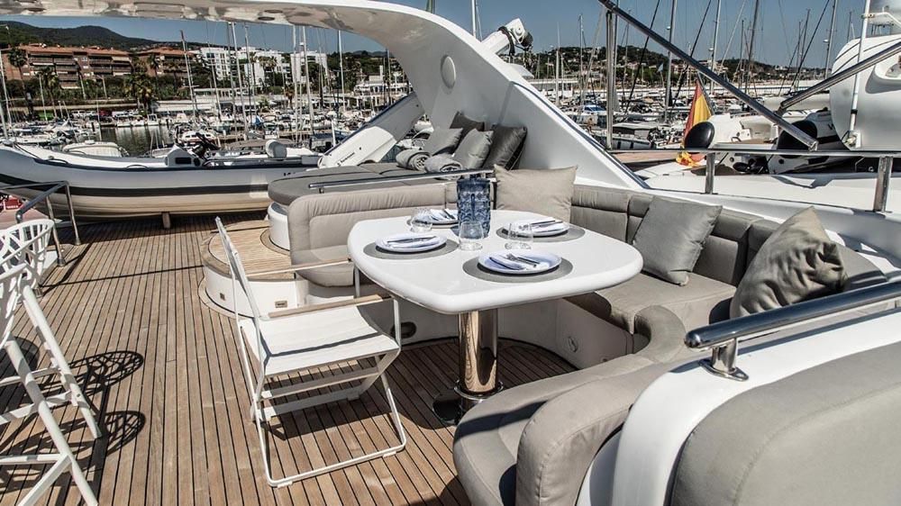 2007 Motor Yacht 93 