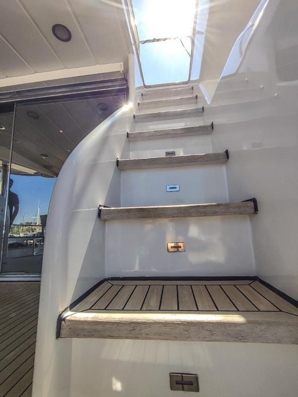2007 Motor Yacht 93 