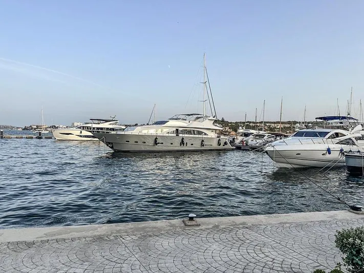 Seven You Yacht Photos Pics 