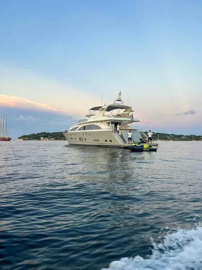 Seven You Yacht Photos Pics 