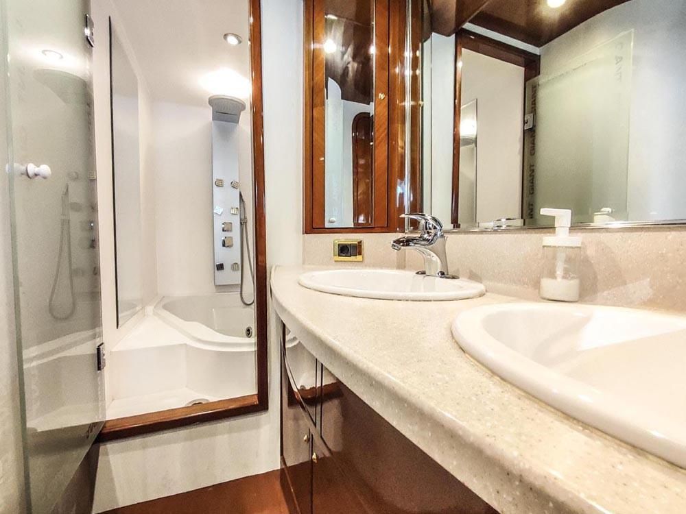 2007 Motor Yacht 93 