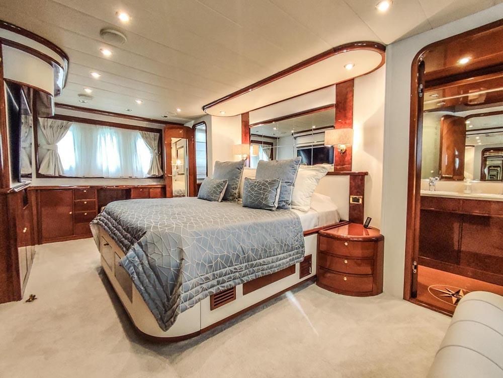 2007 Motor Yacht 93 