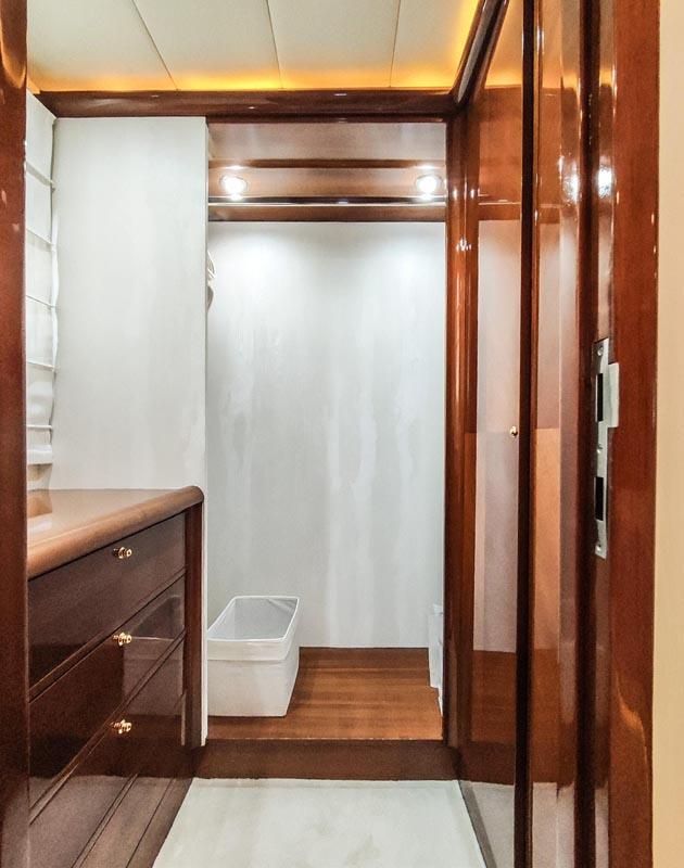 2007 Motor Yacht 93 