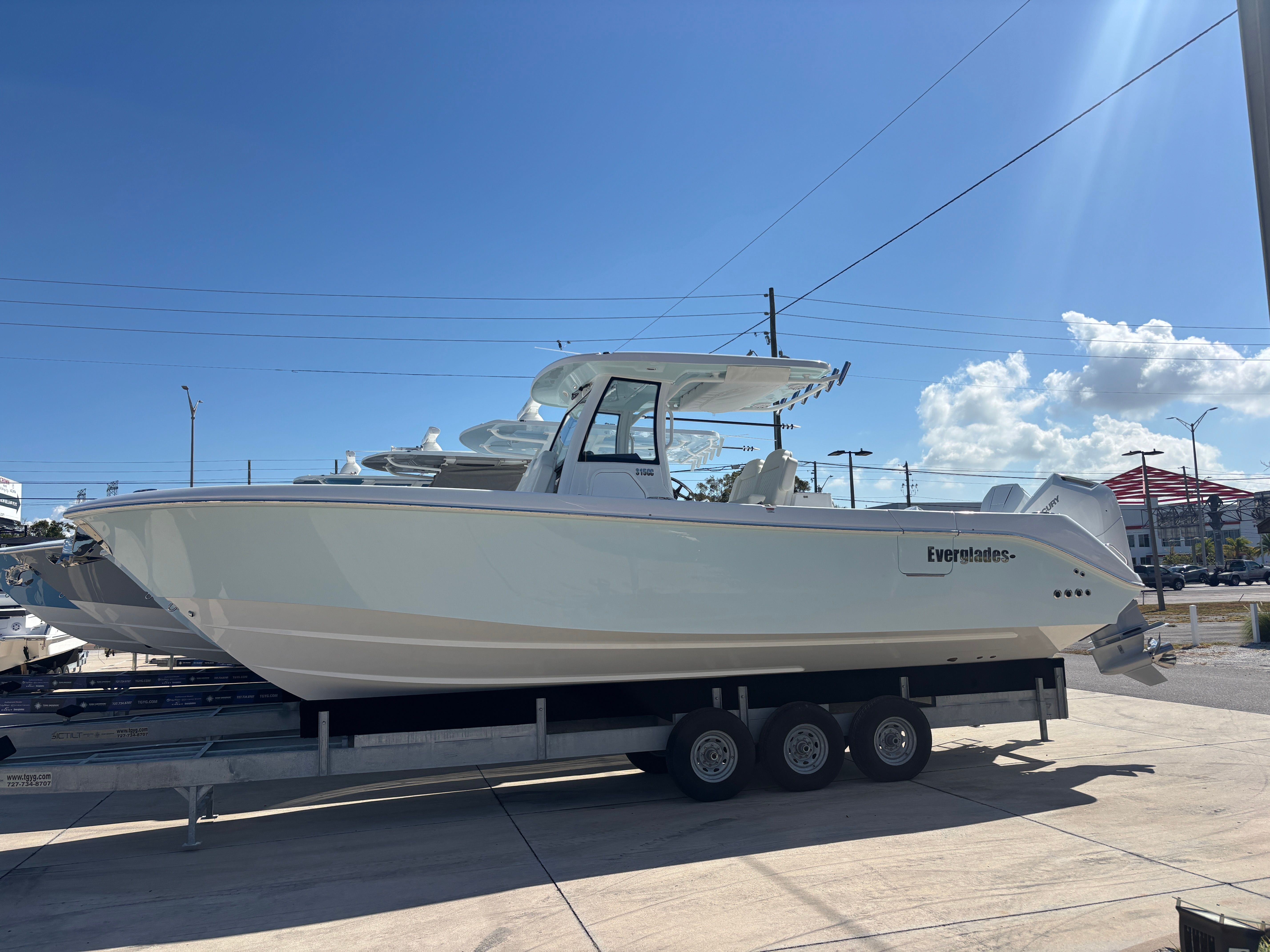 Everglades 315 Center Console