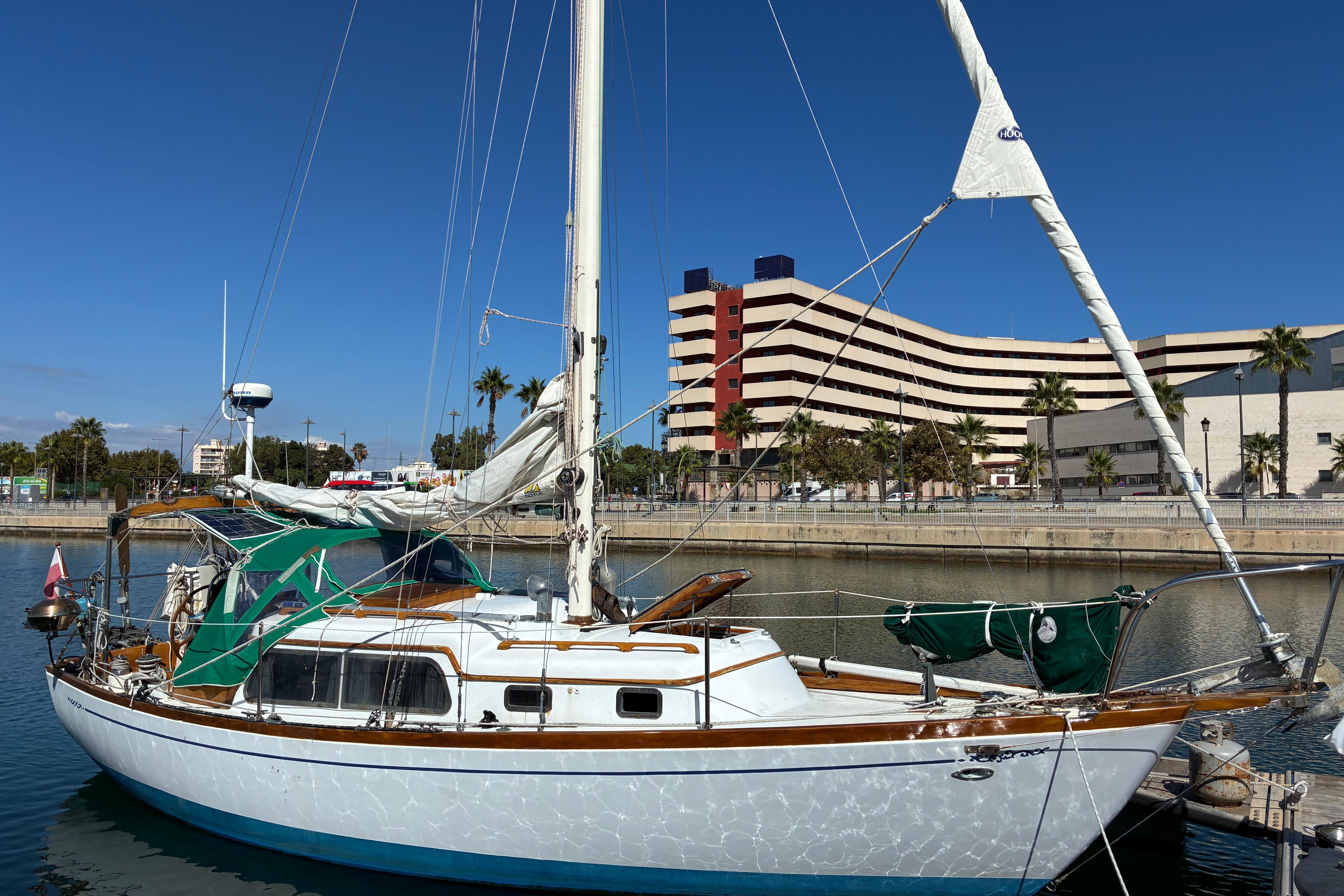 Cheoy Lee Luders Offshore 28