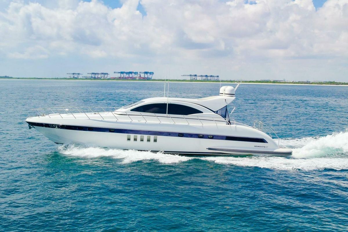 2001 Mangusta 75 