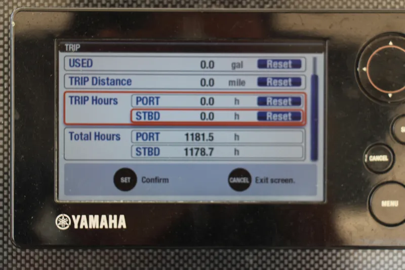  Yacht Photos Pics Yamaha display showing trip and total hours for Pursuit S 280 Sport, 2016 model.