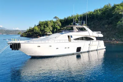 2008 Ferretti Yachts 830