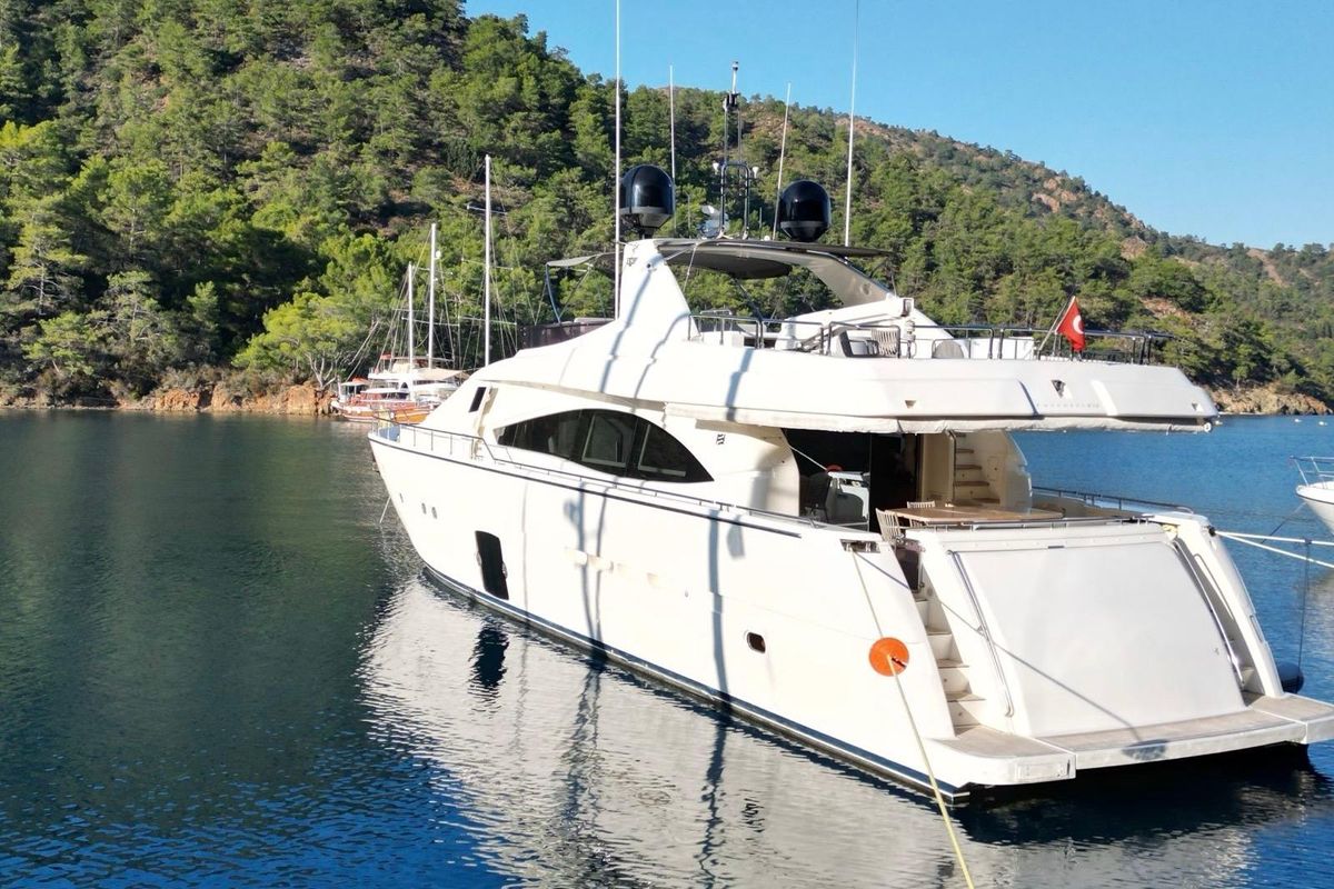 2008 Ferretti Yachts 83 