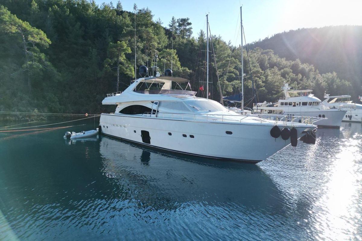 2008 Ferretti Yachts 83 