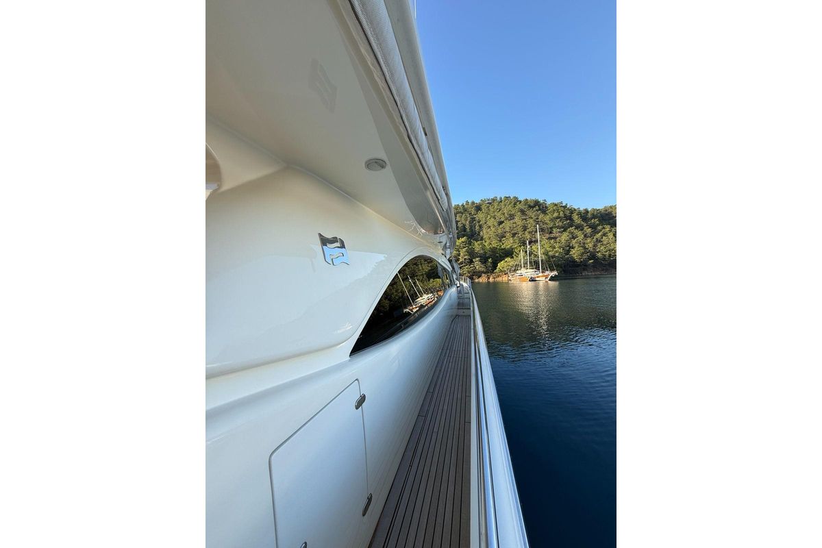 2008 Ferretti Yachts 83 