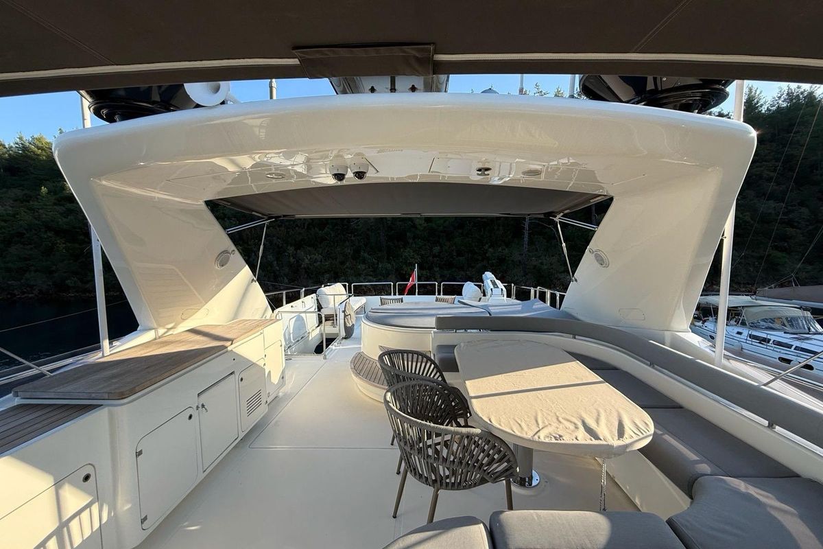 2008 Ferretti Yachts 83 