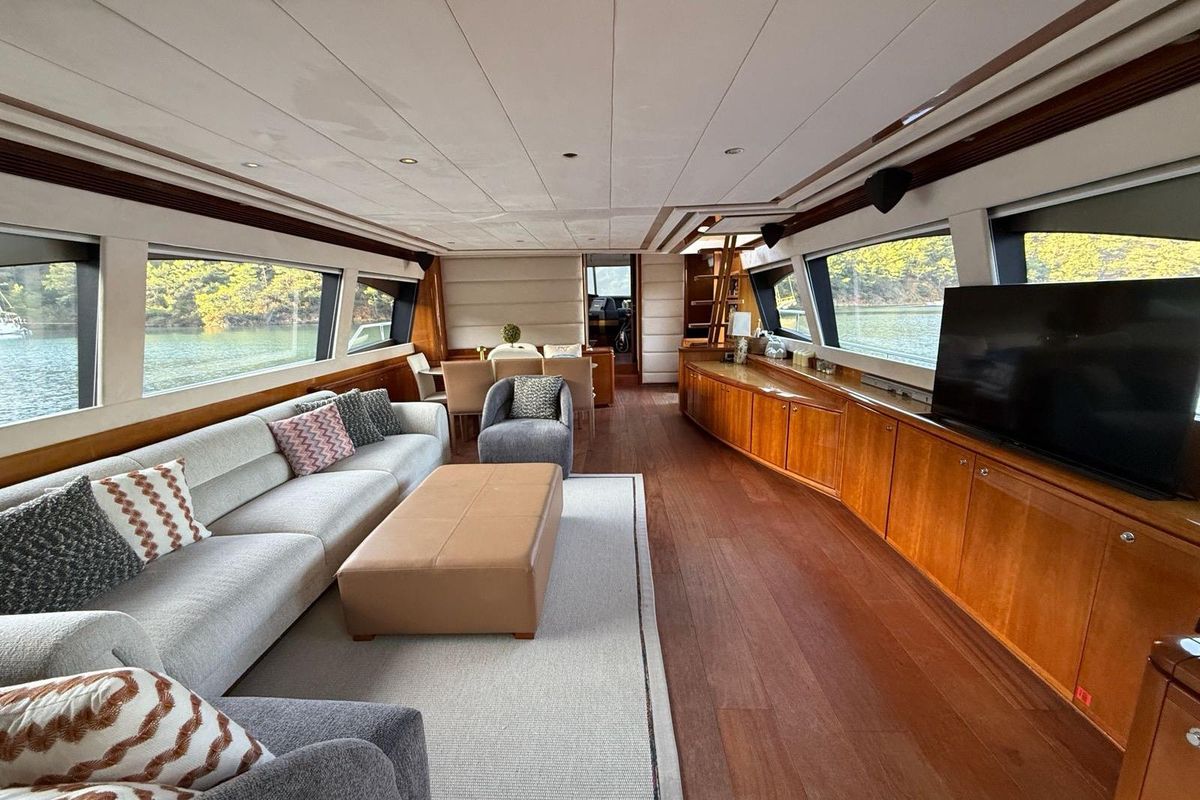 2008 Ferretti Yachts 83 