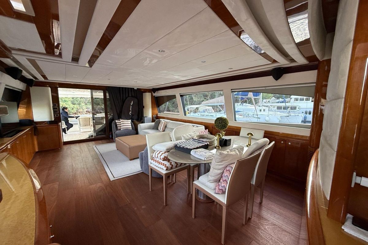 2008 Ferretti Yachts 83 