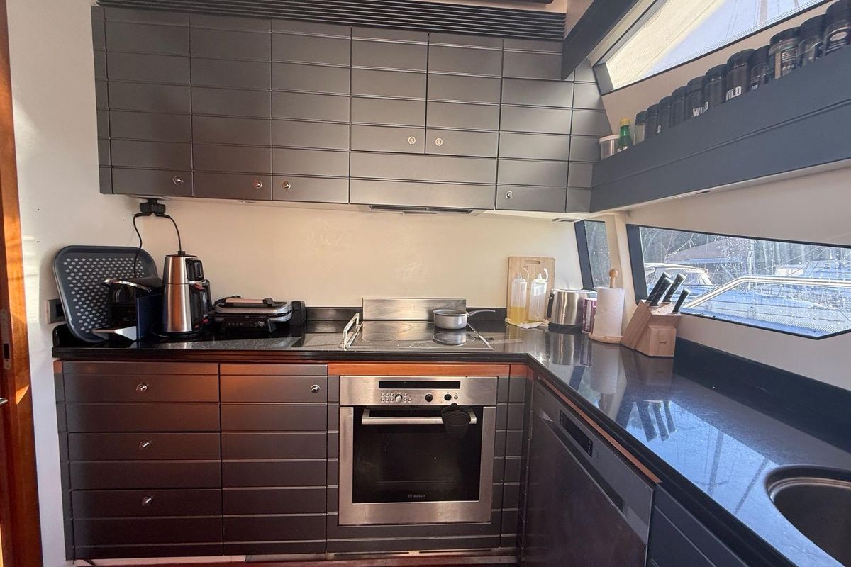 2008 Ferretti Yachts 83 