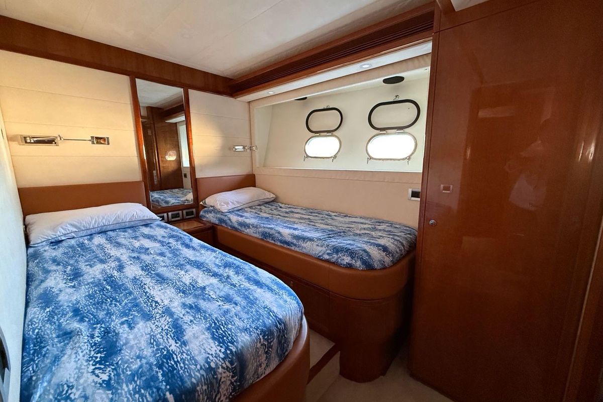 2008 Ferretti Yachts 83 