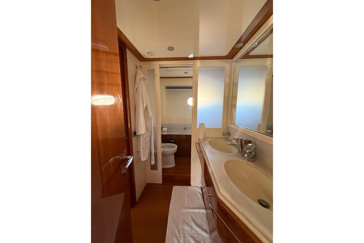 2008 Ferretti Yachts 83 