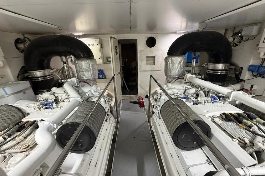 2008 Ferretti Yachts 83 