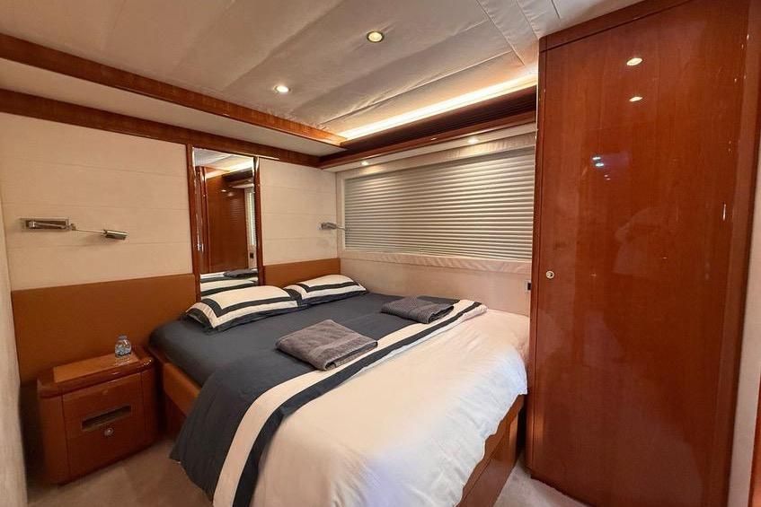 2008 Ferretti Yachts 83 