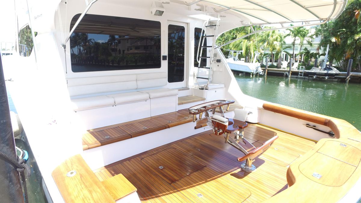 2006 Hatteras 68 