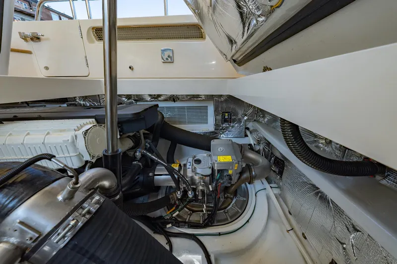 Lola Yacht Photos Pics Engine Room Pod