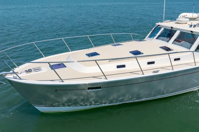 Lola Yacht Photos Pics Port Bow