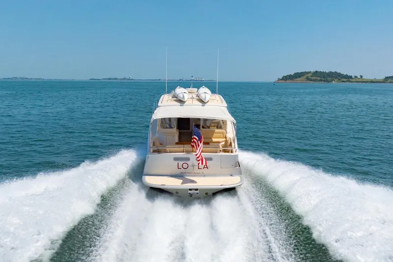 Lola Yacht Photos Pics Stern Underway