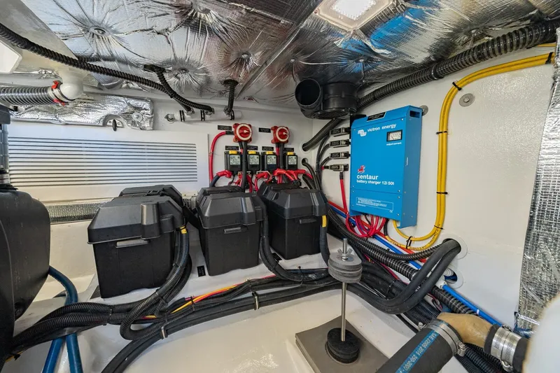 Lola Yacht Photos Pics Engine Room