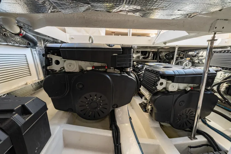 Lola Yacht Photos Pics Engine Room