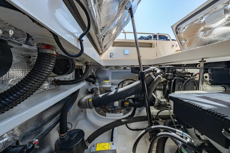 Lola Yacht Photos Pics Engine Room