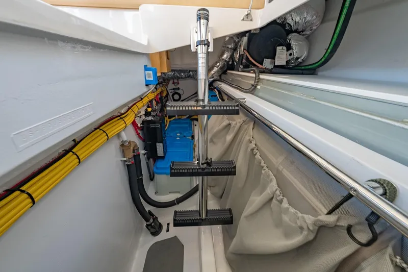 Lola Yacht Photos Pics Starboard Storage