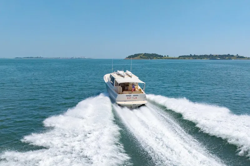 Lola Yacht Photos Pics Aft 30knts