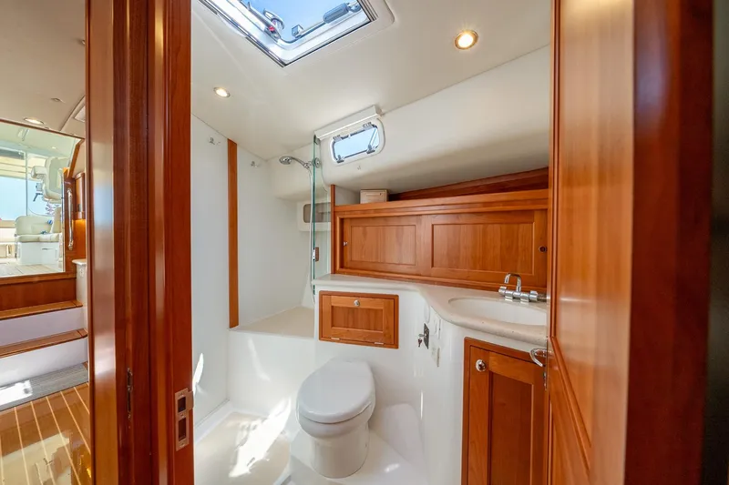 Lola Yacht Photos Pics Master Head