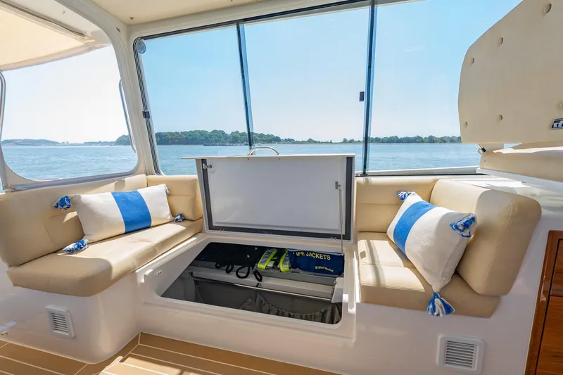 Lola Yacht Photos Pics Port Settee Storage Compartment