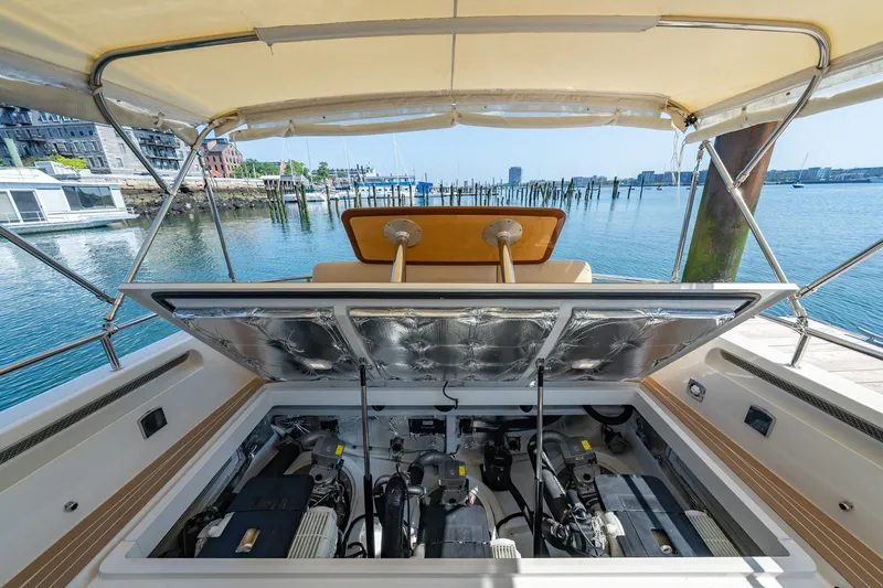 Lola Yacht Photos Pics Engine Room