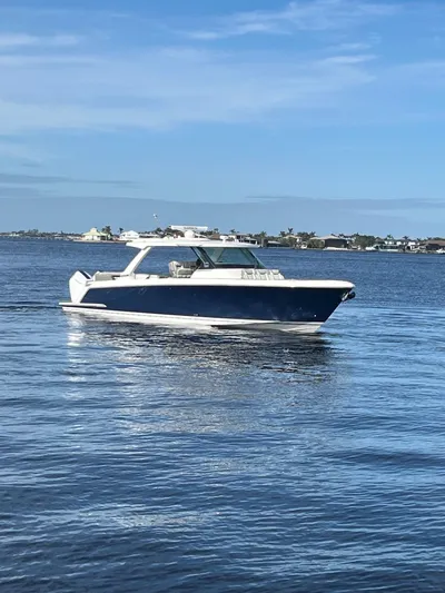  Yacht Photos Pics 2023-TIARA-YACHTS-43-LS