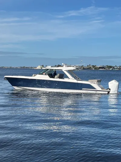  Yacht Photos Pics 2023-TIARA-YACHTS-43-LS