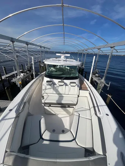  Yacht Photos Pics 2023-TIARA-YACHTS-43-LS