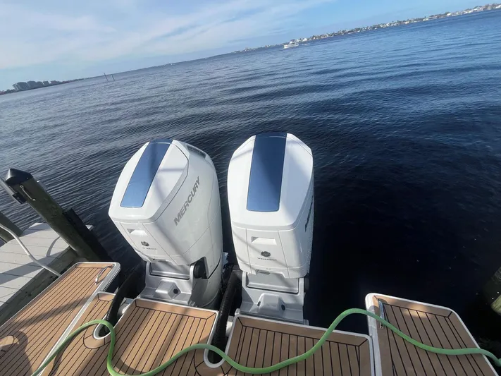  Yacht Photos Pics 2023-TIARA-YACHTS-43-LS