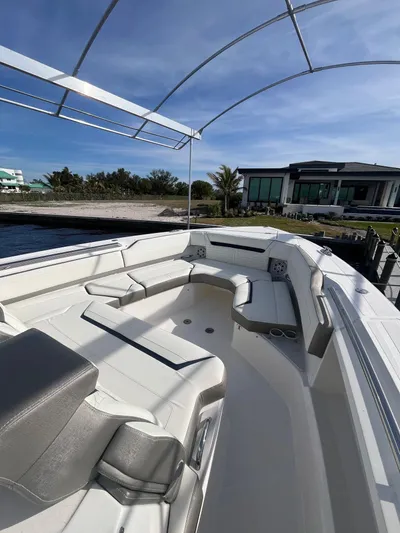  Yacht Photos Pics 2023-TIARA-YACHTS-43-LS