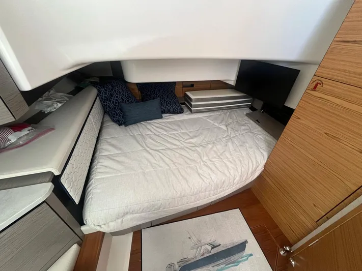  Yacht Photos Pics 2023-TIARA-YACHTS-43-LS