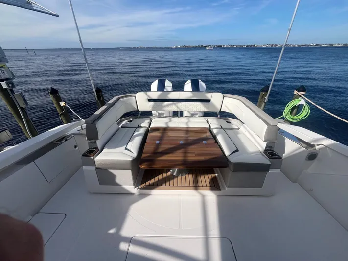  Yacht Photos Pics 2023-TIARA-YACHTS-43-LS