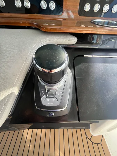  Yacht Photos Pics 2023-TIARA-YACHTS-43-LS