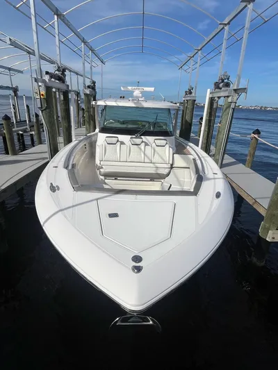  Yacht Photos Pics 2023-TIARA-YACHTS-43-LS