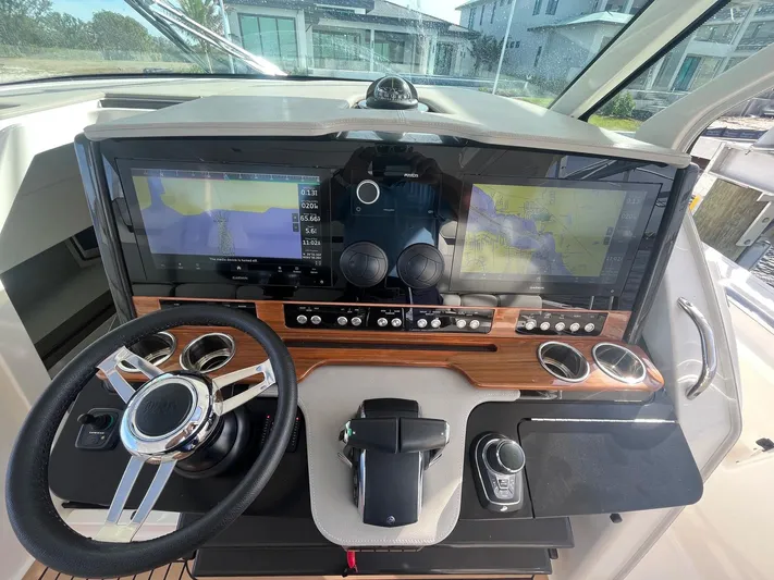  Yacht Photos Pics 2023-TIARA-YACHTS-43-LS