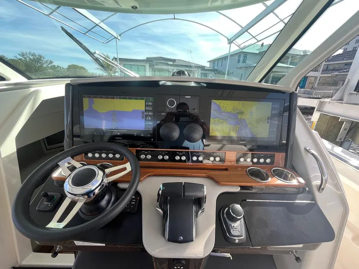  Yacht Photos Pics 2023-TIARA-YACHTS-43-LS