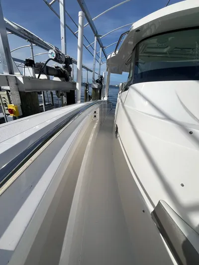  Yacht Photos Pics 2023-TIARA-YACHTS-43-LS