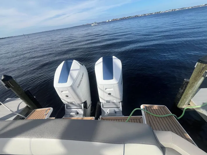  Yacht Photos Pics 2023-TIARA-YACHTS-43-LS